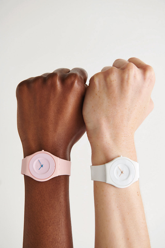 SS09P100 - CARICIA ROSA - Swatch® Official Store